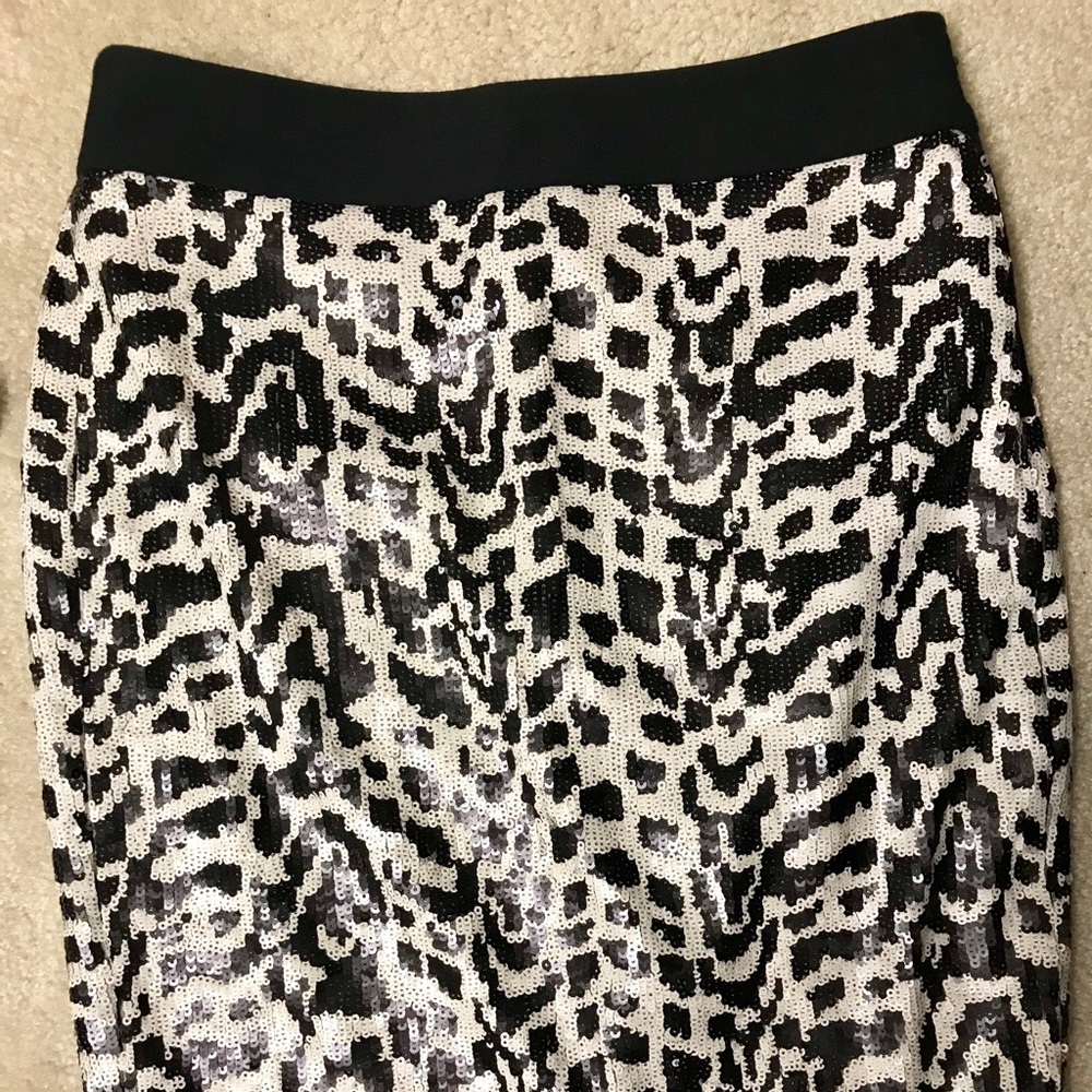 NWT, size 4 Limited sequin skirt